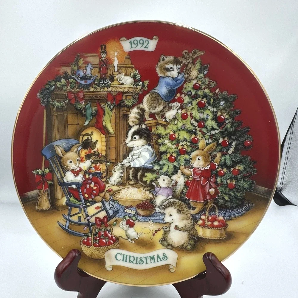 Vtg Avon 1992 Christmas Plate Sharing Christmas w Friends Peggy Toole 22K Gold